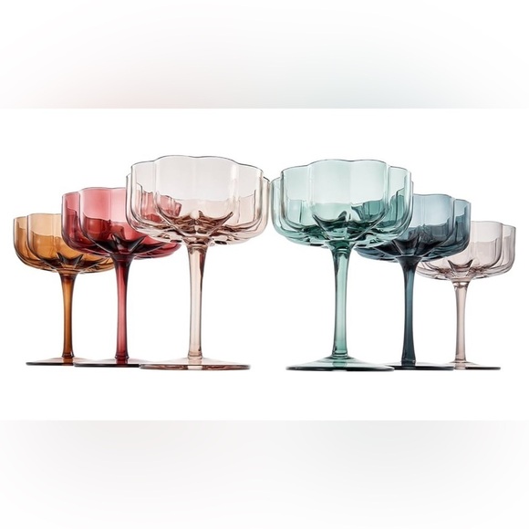 Flower shaped glasses set of six beautiful colors 😍😍✨🍸🍷🍾 (1) set of six 💕 - Picture 2 of 4